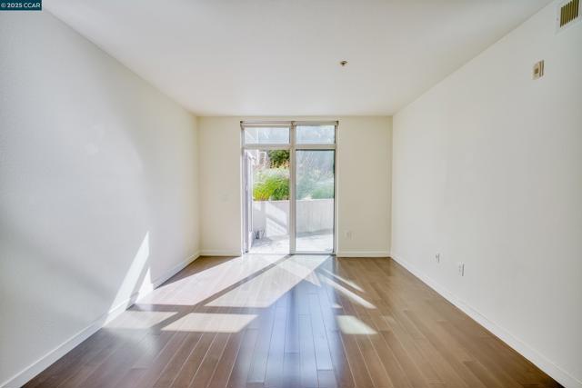 2655 Bush, San Francisco CA: https://media.crmls.org/mediaz/6f394807-6d05-42d2-8b5b-55136fe91eb1.jpg