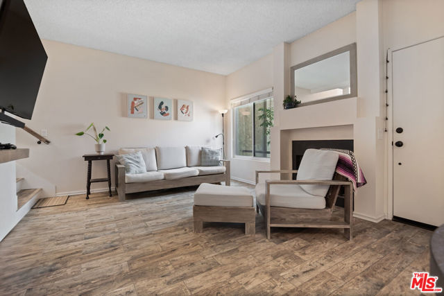 221 McAfee Court, Thousand Oaks CA: https://media.crmls.org/mediaz/6f394ed5-38a7-4eee-ba1a-805f1ceb55c5.jpg