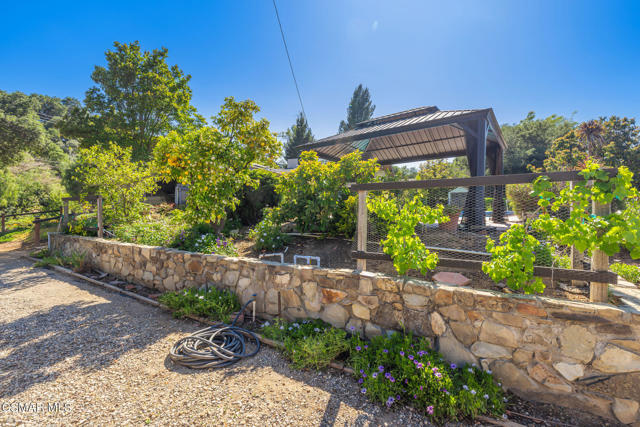 1585 Loma Drive, Ojai CA: https://media.crmls.org/mediaz/6f3998b2-c895-4f7b-85d1-8da0e33014dd.jpg