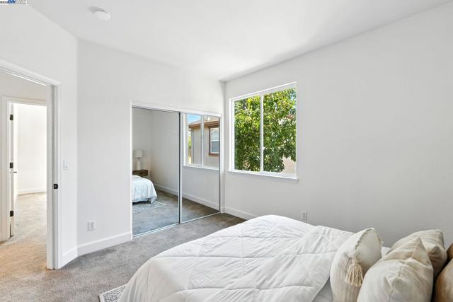3909 Danbury Way, Fairfield CA: https://media.crmls.org/mediaz/6f3a0606-dfaf-4330-a244-39c01acda12f.jpg