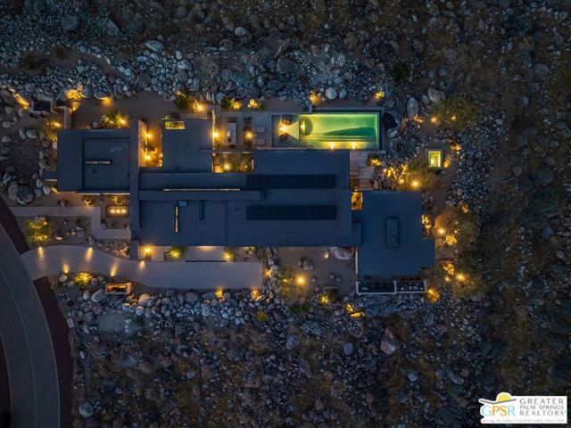 2215 Vista Distancia Court, Palm Springs, CA 92262