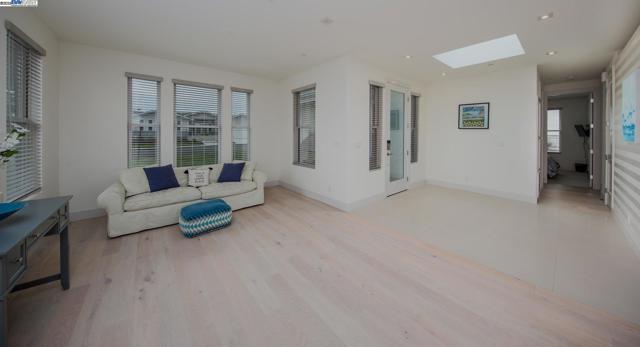 996 Harbor Haven Dr, Bodega Bay CA: https://media.crmls.org/mediaz/6f3c0747-b7fc-4552-ae9e-86e31dda79da.jpg