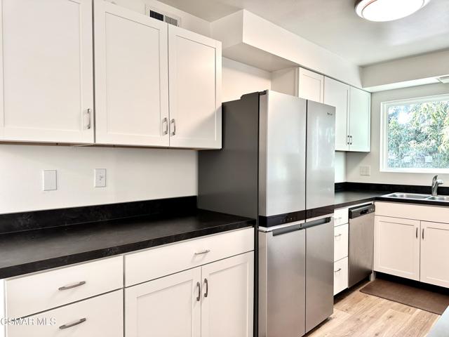 8123 Tiara Street, Ventura CA: https://media.crmls.org/mediaz/6f3c3bb4-d517-48b6-80e5-c54e0361466b.jpg
