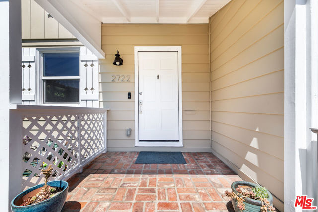 2722 Granville Avenue, Los Angeles CA: https://media.crmls.org/mediaz/6f3c66eb-a48d-4e56-9030-310ee59b206c.jpg