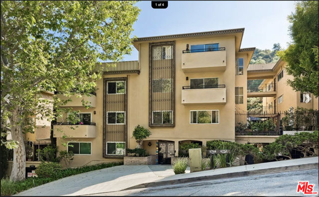 6752 Hillpark Drive, Los Angeles CA: https://media.crmls.org/mediaz/6f3ccbc1-26b4-4962-bcf3-8a44fae96854.jpg