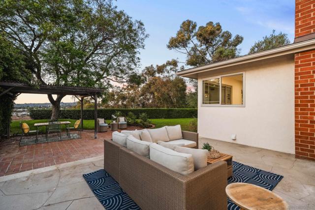 5161 Dorman Dr, San Diego CA: https://media.crmls.org/mediaz/6f3d3a06-20df-4541-af6f-d9f4f161cf76.jpg