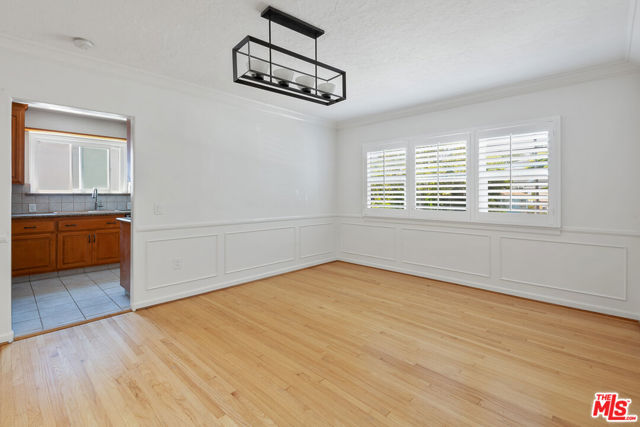 5572 Bradna Drive, Los Angeles CA: https://media.crmls.org/mediaz/6f3d489f-230c-4e61-83f0-33311203a687.jpg