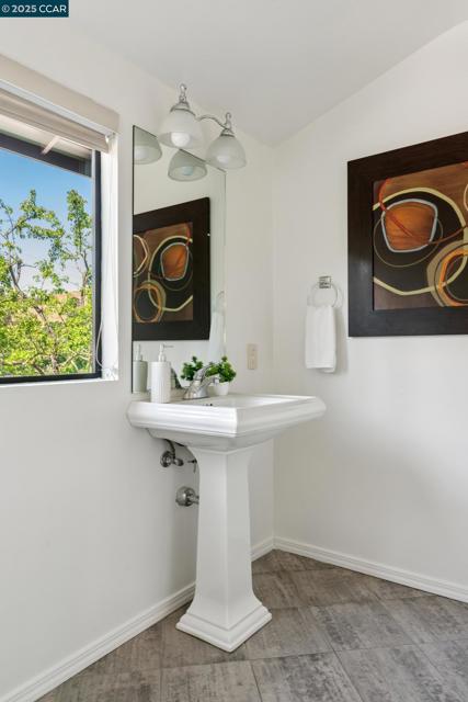 127 Devin Dr, Moraga CA: https://media.crmls.org/mediaz/6f3db956-a45d-49a0-9018-3c0dc9d3758b.jpg