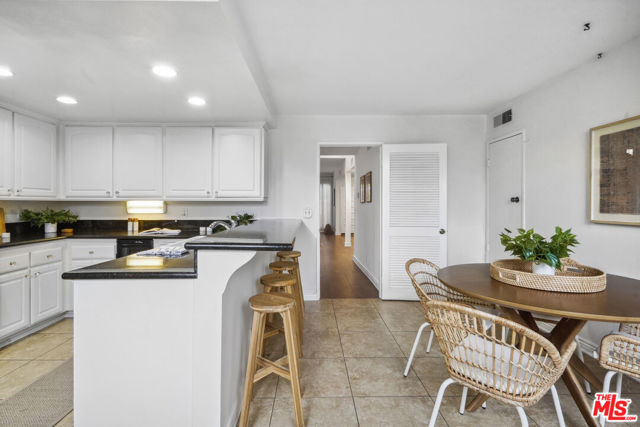 17150 Burbank Boulevard, 34 photo 8