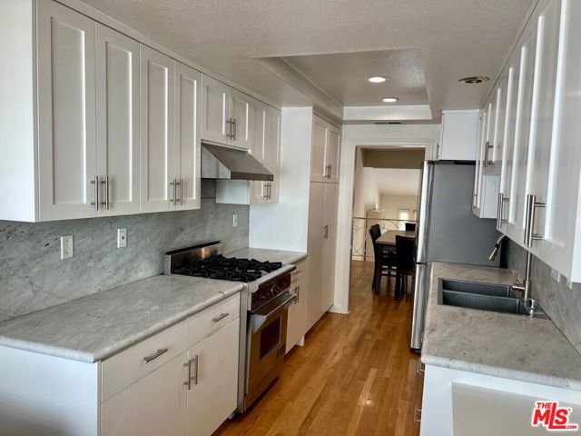 1586 Palisades Drive, Pacific Palisades CA: https://media.crmls.org/mediaz/6f3e1bc4-2c4d-442c-8fc8-a72f60d1a313.jpg