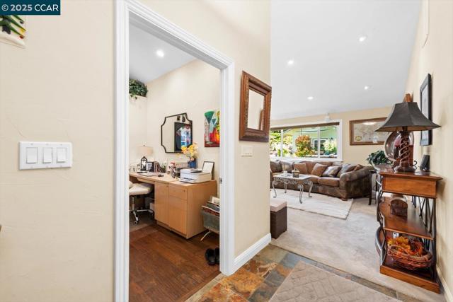 3121 Del Oceano Dr, Lafayette CA: https://media.crmls.org/mediaz/6f3e5388-4ce5-44b3-9b79-cff8cb96818a.jpg