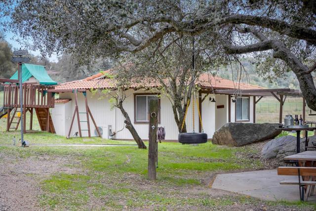 4026 Highway 78, Julian CA: https://media.crmls.org/mediaz/6f3e5b14-09e0-4301-b3f7-e3aa5a35d1b9.jpg