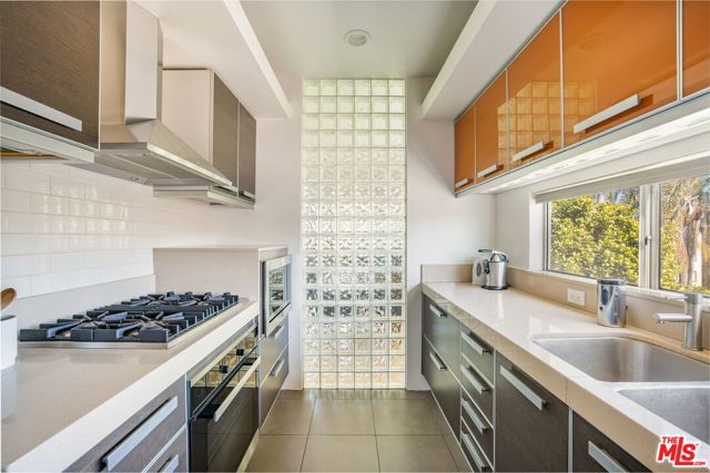 1933 Selby Avenue, Los Angeles CA: https://media.crmls.org/mediaz/6f3e73b7-41db-41a0-8340-e09d6506e6c4.jpg