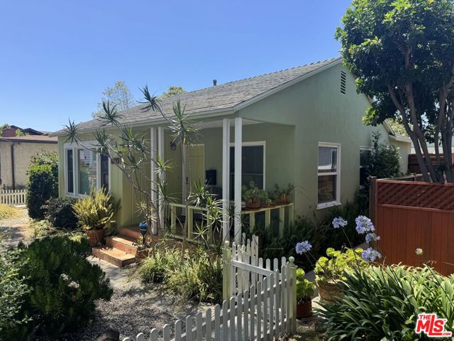 11533 National Boulevard, Los Angeles CA: https://media.crmls.org/mediaz/6f3ebd0f-5018-439f-95d6-d0ed3688bd71.jpg