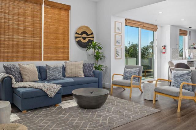 508 N Tremont Street, Oceanside CA: https://media.crmls.org/mediaz/6f3fb830-58db-4e6c-bfc9-27aec02819f0.jpg