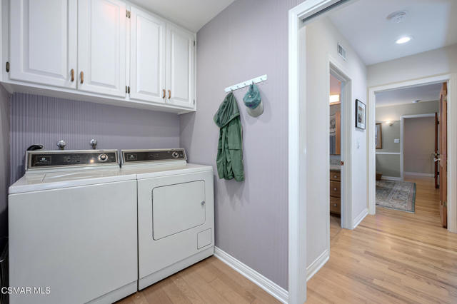 22101 Mulholland Drive, Woodland Hills CA: https://media.crmls.org/mediaz/6f3fce3a-732a-4351-9543-5954ecb1e5d3.jpg