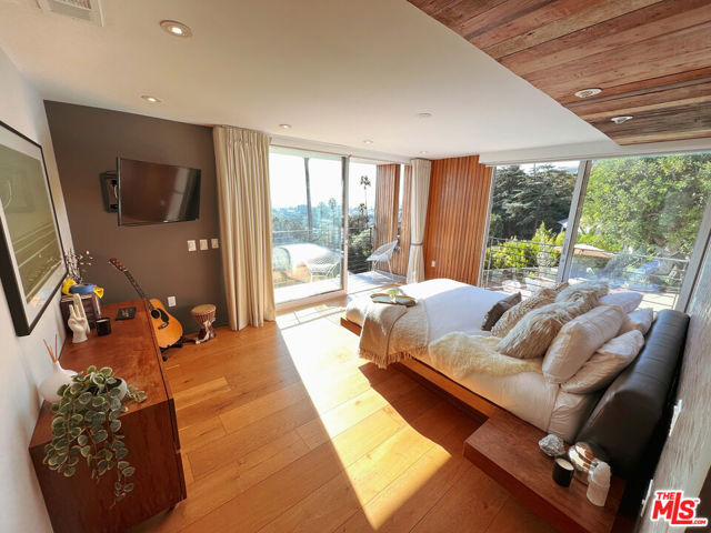 7650 Curson Terrace, Los Angeles CA: https://media.crmls.org/mediaz/6f3ff8b0-fa46-4d2c-8098-e765e7d49a04.jpg