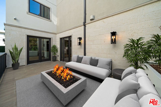 160 N La Peer Drive, Beverly Hills CA: https://media.crmls.org/mediaz/6f407f6e-4dbe-417e-bc1d-25500772785f.jpg