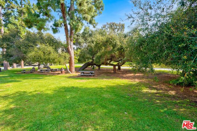 16123 W Sunset Boulevard, Pacific Palisades CA: https://media.crmls.org/mediaz/6f408afb-3fc2-4794-9c10-44d6da37adf2.jpg