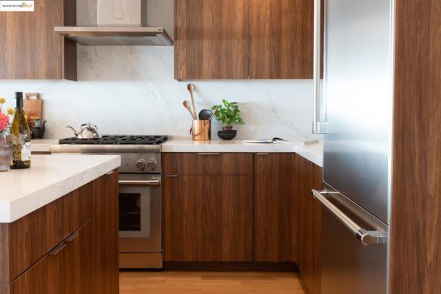 207 Cambridge Ave, Kensington CA: https://media.crmls.org/mediaz/6f40e733-cf3d-4d4a-b314-dbca32db227c.jpg