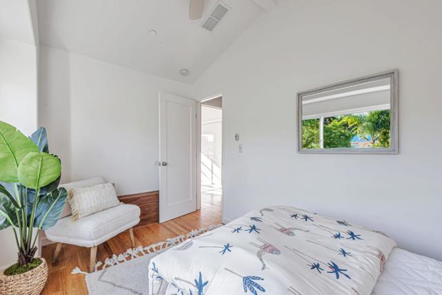 3704 Fair Oaks Avenue, Menlo Park CA: https://media.crmls.org/mediaz/6f410790-29c4-49f4-bf4c-2a6686e84f70.jpg