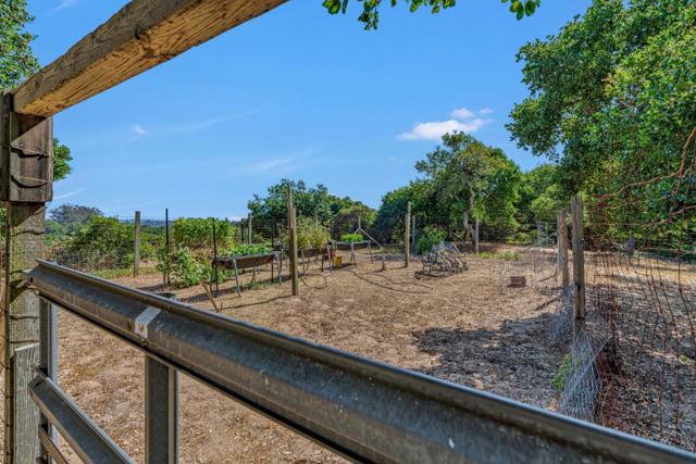 19225 Reavis Way, Salinas CA: https://media.crmls.org/mediaz/6f413fdf-ce82-4559-9bc9-516bb32f15be.jpg