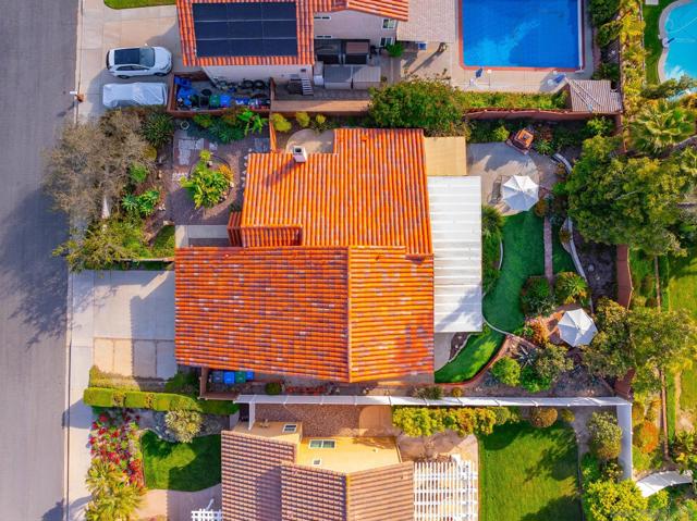 6433 La Paloma Street, Carlsbad CA: https://media.crmls.org/mediaz/6f414328-40e6-490f-9fa5-6d96434a4dce.jpg