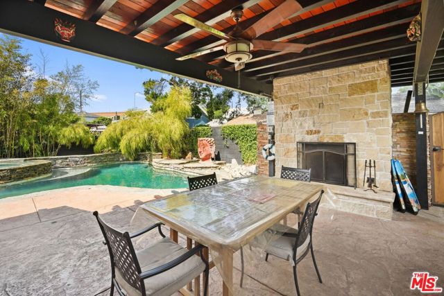 5324 Irvine Avenue, Valley Village CA: https://media.crmls.org/mediaz/6f417482-ff5d-46c0-853d-e36e43e909fd.jpg