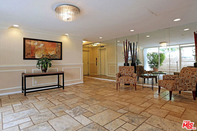 10640 Wilkins Avenue, Los Angeles CA: https://media.crmls.org/mediaz/6f41a0ae-8339-456d-89d4-81edce25a96b.jpg