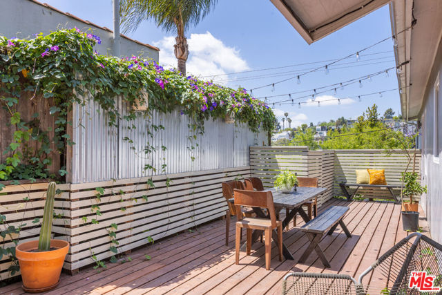 450 Rustic Drive, Los Angeles CA: https://media.crmls.org/mediaz/6f422e55-728a-4c4a-a46b-1156c0e54e7d.jpg