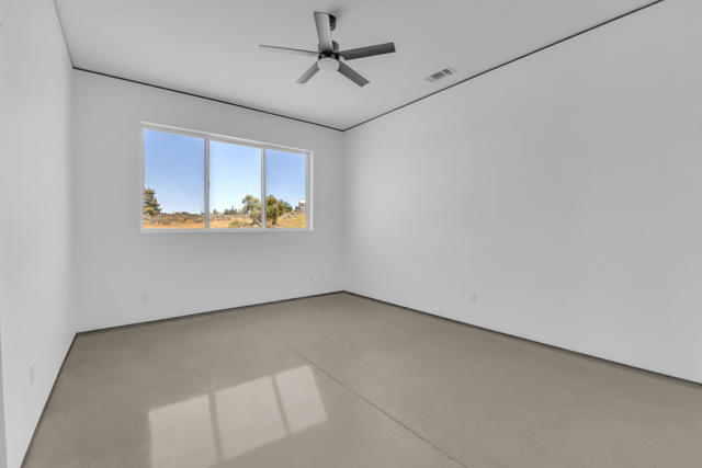 41265 Lakeshore Boulevard, Aguanga CA: https://media.crmls.org/mediaz/6f426e63-6bc6-494b-9bbd-ab250e408b4e.jpg