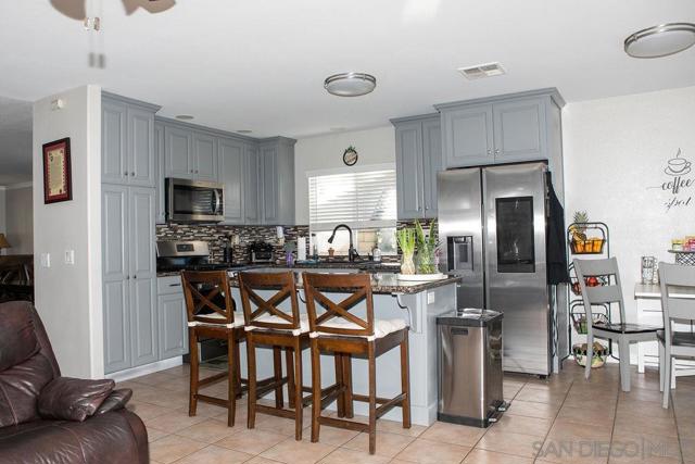 1419 Hummingbird Way, Hemet CA: https://media.crmls.org/mediaz/6f42a61d-f2fd-482d-a6e8-0f4b86ce5c9a.jpg