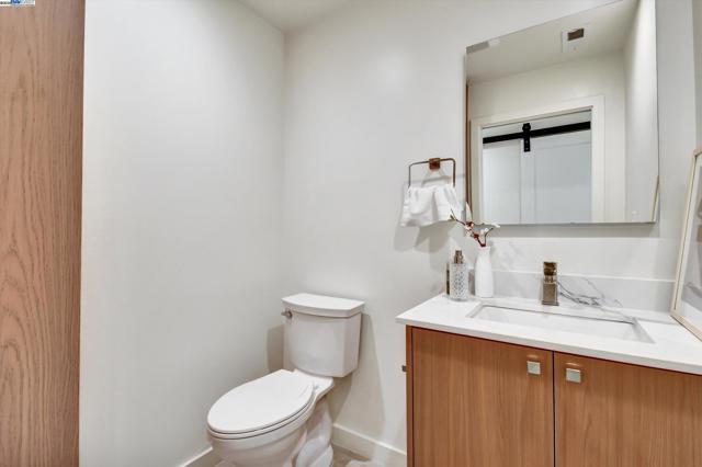 148 Auburn St, San Rafael CA: https://media.crmls.org/mediaz/6f42c3cd-2c03-40f5-808d-4de6596d87ba.jpg