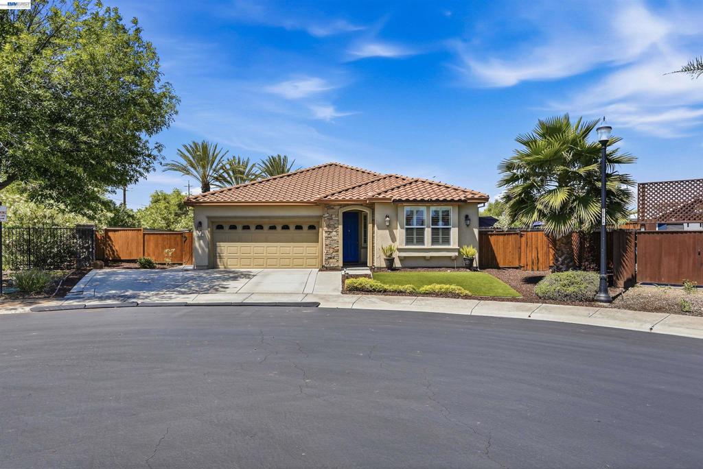840 Rainbow Ct