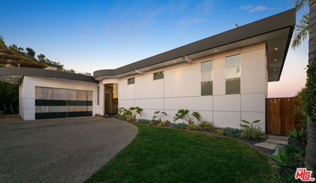 9353 Nightingale Drive, Los Angeles CA: https://media.crmls.org/mediaz/6f439074-1b8e-4563-a47f-354a07d7a811.jpg