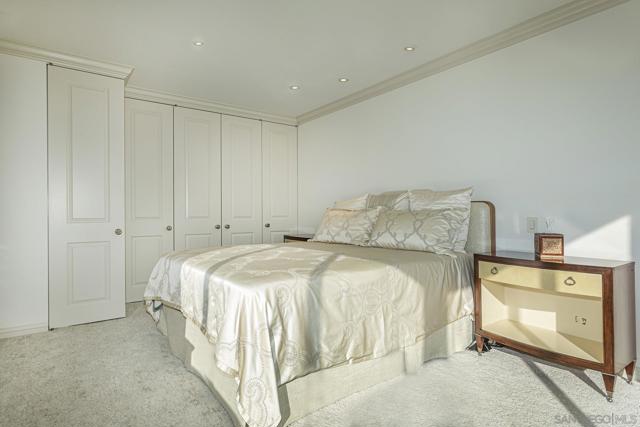 700 Front Street, San Diego CA: https://media.crmls.org/mediaz/6f439637-4bd7-4b7e-8afd-715fba22f039.jpg