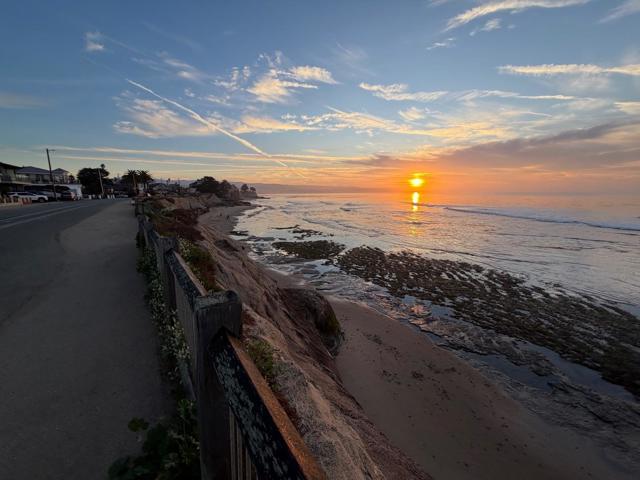 131 30th Avenue, Santa Cruz CA: https://media.crmls.org/mediaz/6f441210-f8cd-4aca-8366-ba8309c3057d.jpg