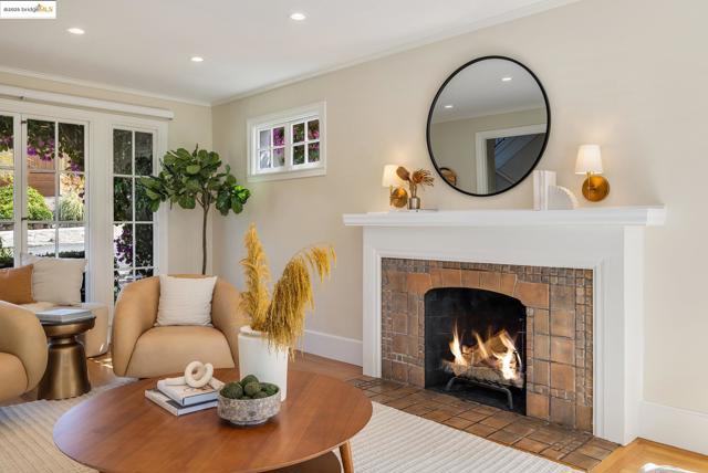 740 Calmar Ave, Oakland CA: https://media.crmls.org/mediaz/6f443aad-29c5-4c82-8f94-9dd2c7ca3376.jpg