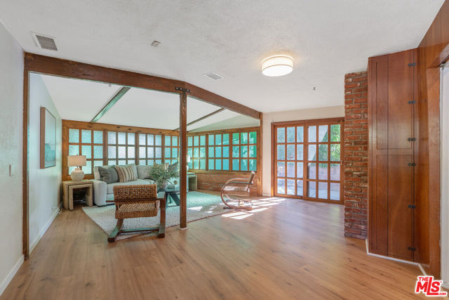 4835 Corbin Avenue, Tarzana CA: https://media.crmls.org/mediaz/6f448bc5-4b5f-4707-8379-48aa5cdf13e2.jpg