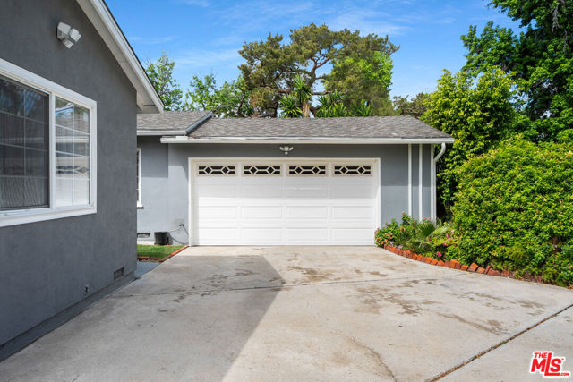 14346 Killion Street photo 3