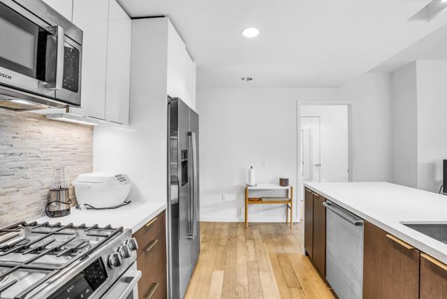 10 Innes Court, San Francisco CA: https://media.crmls.org/mediaz/6f45706c-5b11-4afe-b8a6-3b7fdfbdddbe.jpg