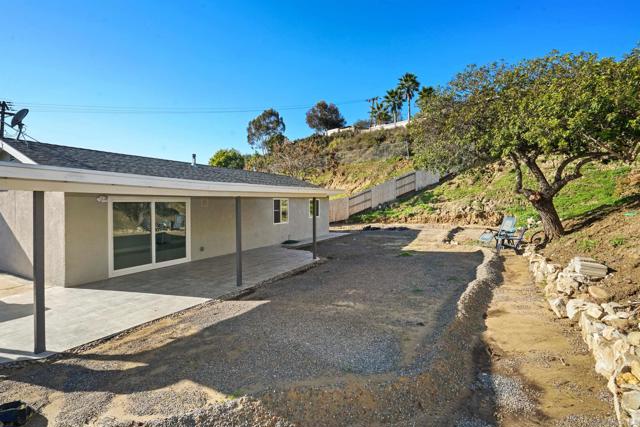 7684 Meadowbrook Ct, San Diego CA: https://media.crmls.org/mediaz/6f45cb0a-fd7a-4f3c-a8d5-5ee9452860c6.jpg