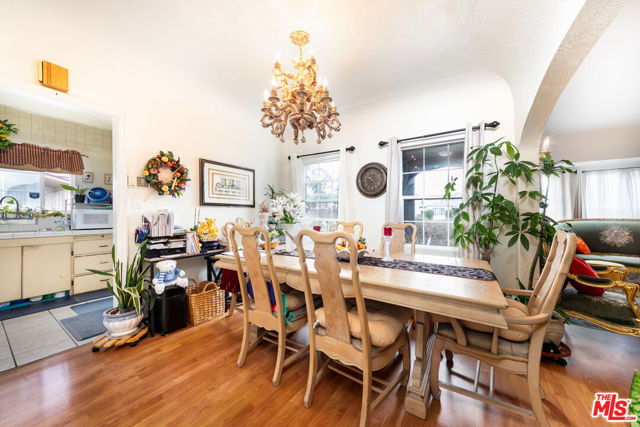 1841 Clyde Avenue, Los Angeles CA: https://media.crmls.org/mediaz/6f45f758-6235-4b23-ab9c-1574a98bb4d9.jpg