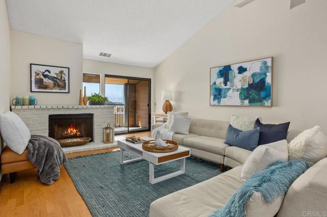 Detail Gallery Image 3 of 35 For 801 Kalpati Cir #B,  Carlsbad,  CA 92008 - 2 Beds | 2 Baths