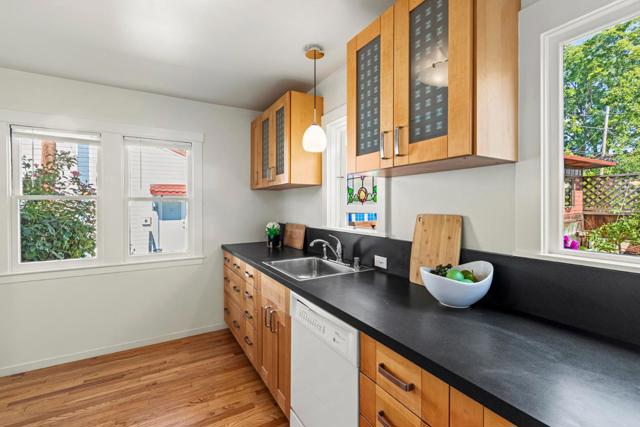 212 Gilbert Avenue, Menlo Park CA: https://media.crmls.org/mediaz/6f464720-f44f-4966-a416-79505bb1db10.jpg