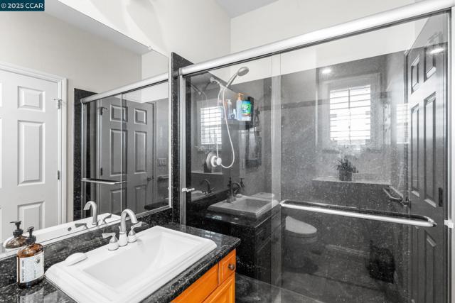 1656 Colchester St, Danville CA: https://media.crmls.org/mediaz/6f4696d1-eaed-4bf1-a505-b1fcc50e4ac0.jpg