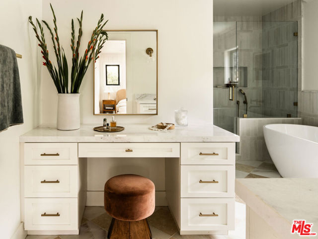 1456 Hepner Avenue, Los Angeles CA: https://media.crmls.org/mediaz/6f46fe46-d1c5-4ef1-bf51-aff9474acd3f.jpg
