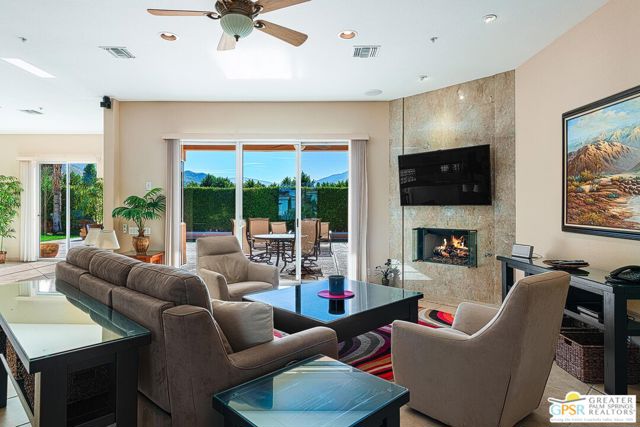 575 E Bogert Trail, Palm Springs CA: https://media.crmls.org/mediaz/6f476bbb-e1fd-460c-920b-16593fdad0ef.jpg