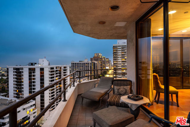 10601 Wilshire Boulevard, Los Angeles CA: https://media.crmls.org/mediaz/6f48270f-e42b-42b5-9562-89ccf9e52027.jpg