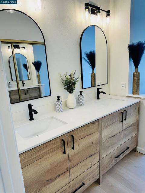 613 Devonwood, Hercules CA: https://media.crmls.org/mediaz/6f48a4cf-bf28-43b5-b9a5-3487d27b6a32.jpg